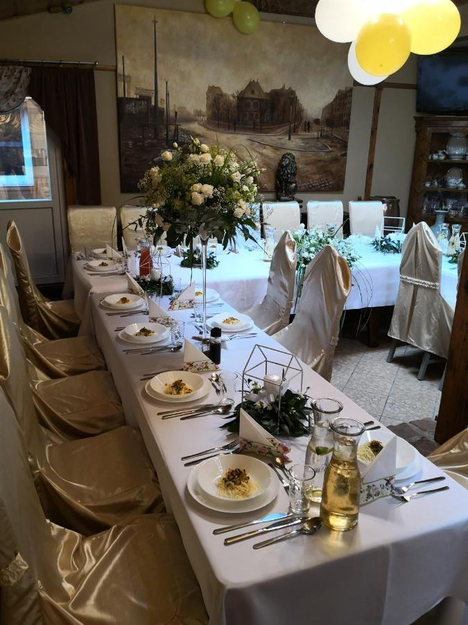 Goscinna Hacjenda Radwanice Bagian luar foto
